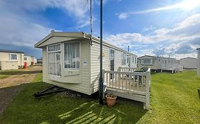 6 Berth Caravan With Decking Nearby Heacham Beach In Norfolk Ref 21047A