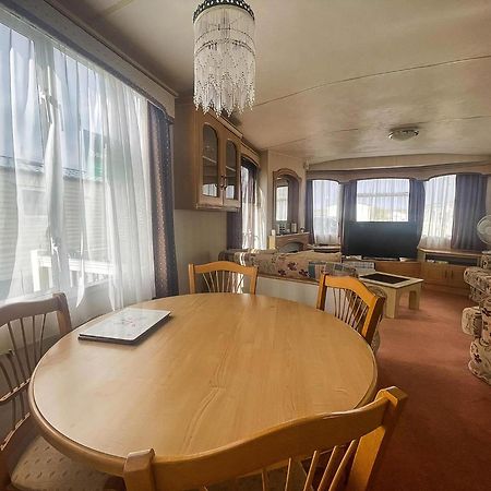 6 Berth Caravan With Decking Nearby Heacham Beach In Norfolk Ref 21047A Hotel Exterior photo