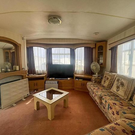 6 Berth Caravan With Decking Nearby Heacham Beach In Norfolk Ref 21047A Hotel Exterior photo