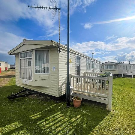 6 Berth Caravan With Decking Nearby Heacham Beach In Norfolk Ref 21047A Hotel Exterior photo