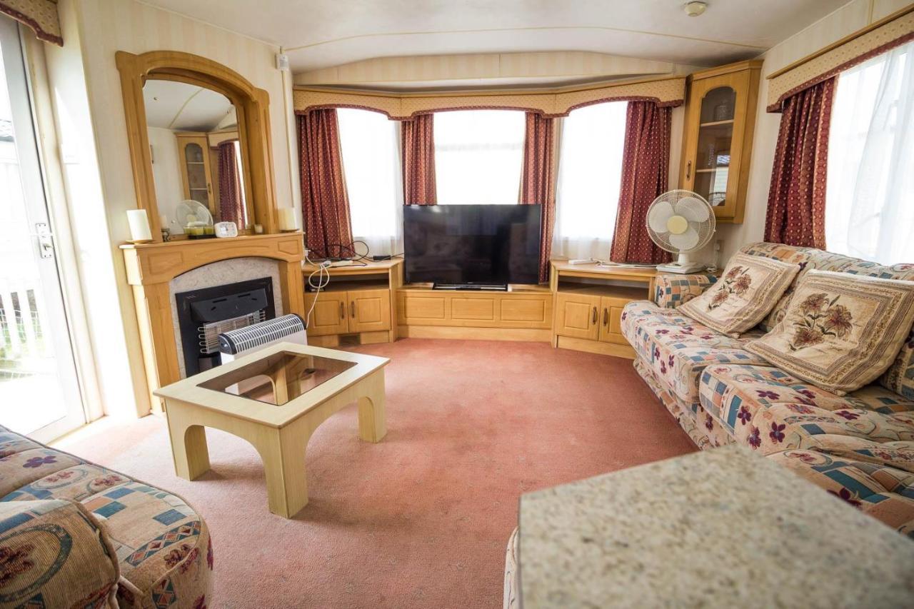 6 Berth Caravan With Decking Nearby Heacham Beach In Norfolk Ref 21047A Hotel Exterior photo