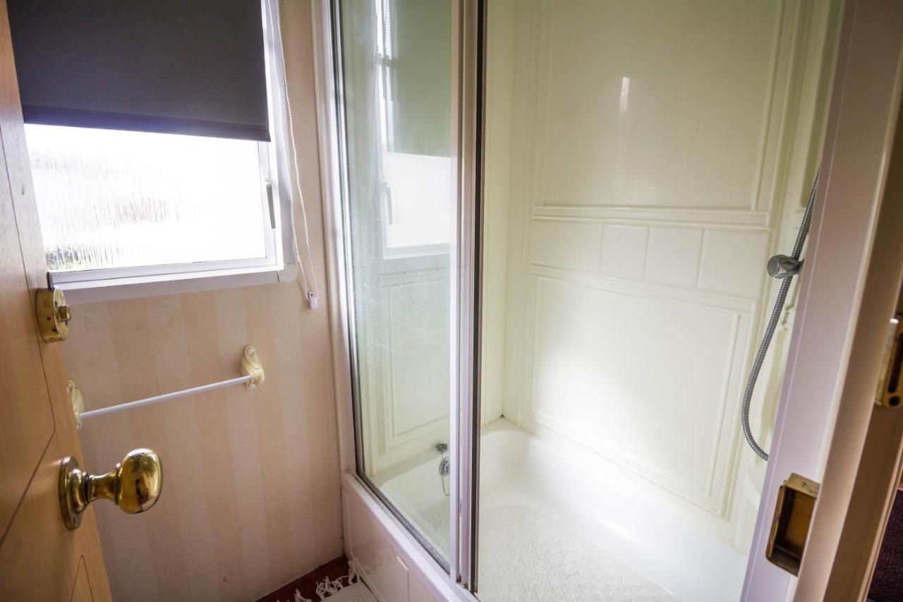 6 Berth Caravan With Decking Nearby Heacham Beach In Norfolk Ref 21047A Hotel Exterior photo