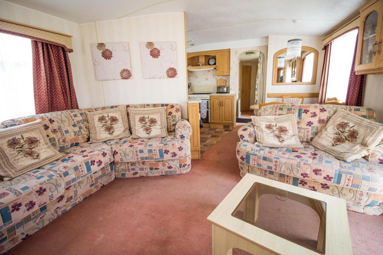 6 Berth Caravan With Decking Nearby Heacham Beach In Norfolk Ref 21047A Hotel Exterior photo