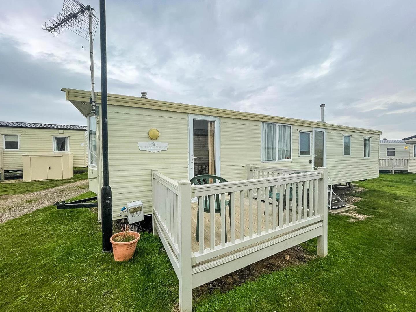 6 Berth Caravan With Decking Nearby Heacham Beach In Norfolk Ref 21047A Hotel Exterior photo