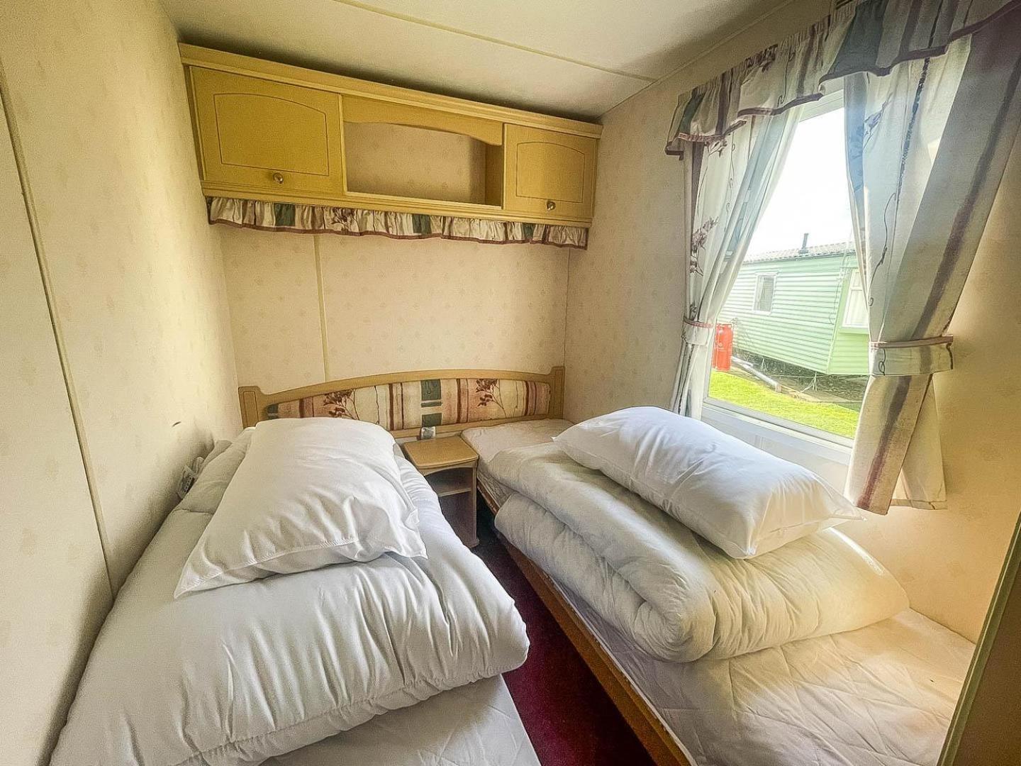 6 Berth Caravan With Decking Nearby Heacham Beach In Norfolk Ref 21047A Hotel Exterior photo