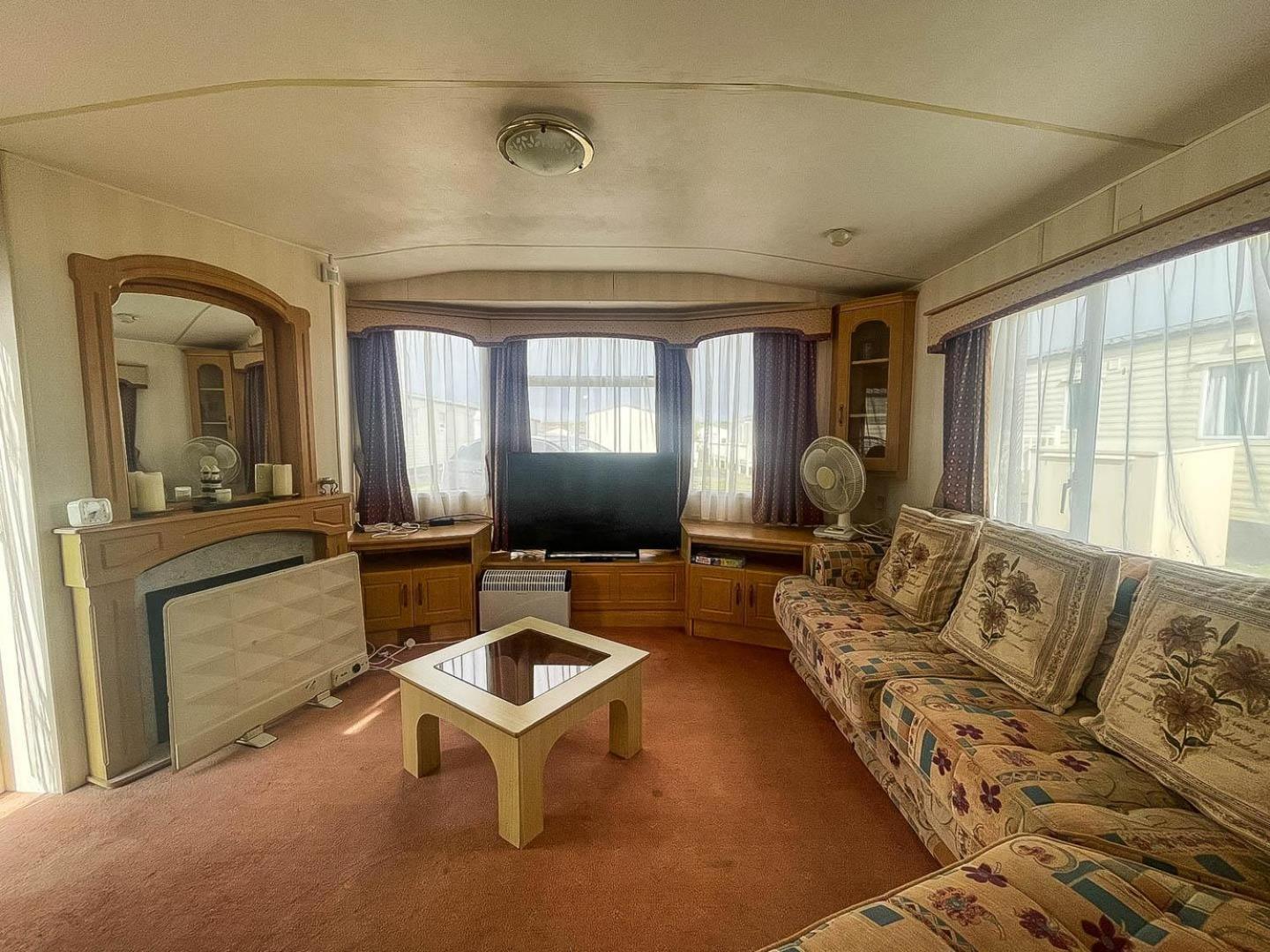 6 Berth Caravan With Decking Nearby Heacham Beach In Norfolk Ref 21047A Hotel Exterior photo